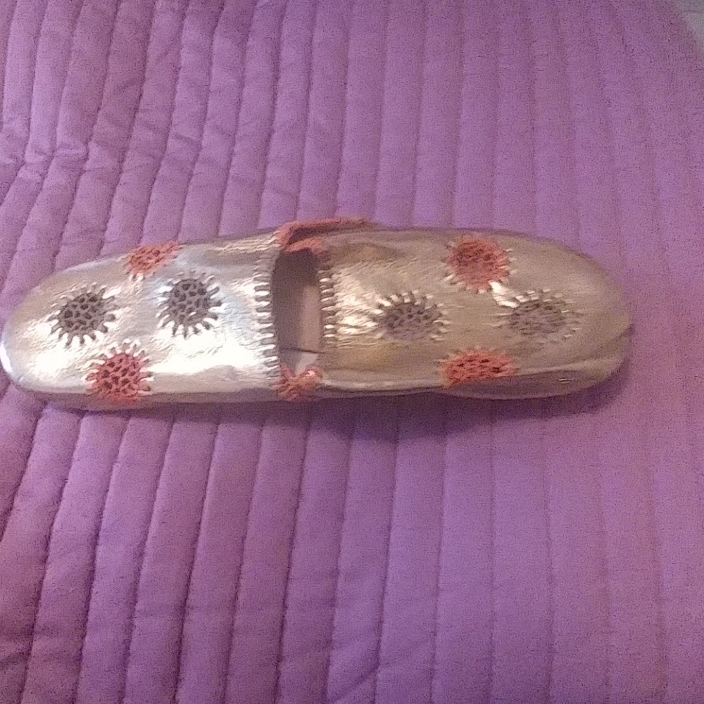 Slipers - Picture 3 of 3